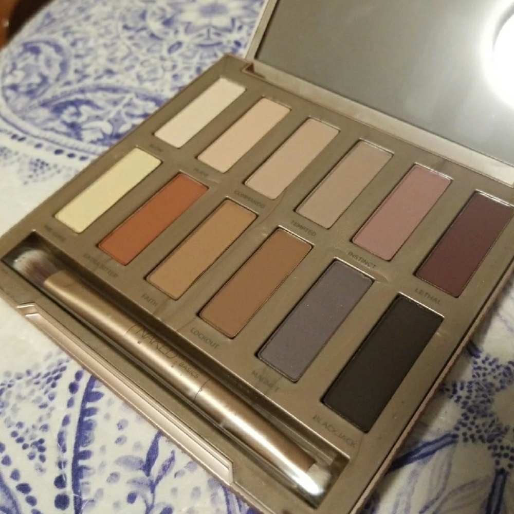 UD Naked Ultimate Basics Eyeshadow palette